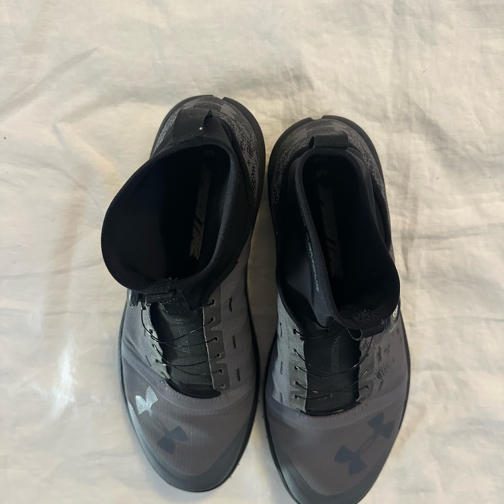 Under Armour Men's Black and Gray Athletic Shoes - Picture 4 of 4